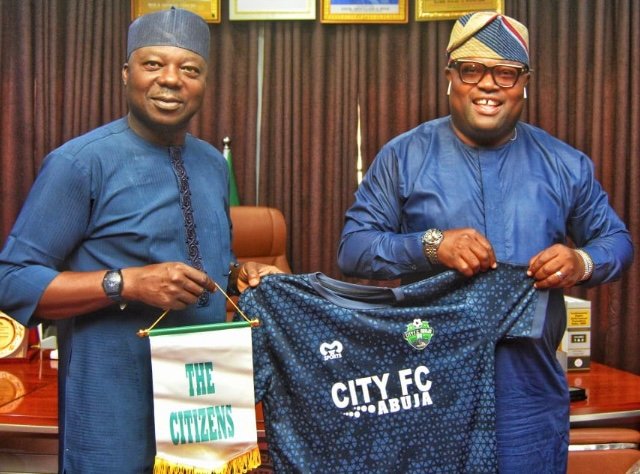 City FC Abuja chairman visits Nasarawa AG, presents jersey before NNL clash