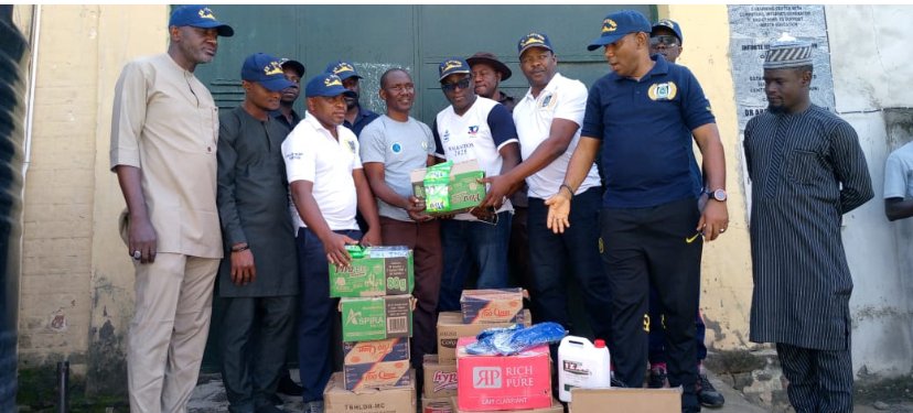 Nigeria @65:Nigerian Navy Secondary School Abeokuta Alumni Association donate toiletries, secures release of 6 Suileja inmates