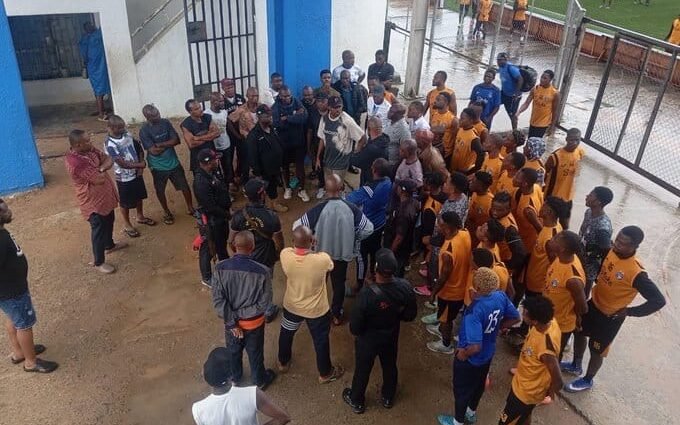 Chaos In Aba: Enyimba Training Disrupted As Sporting Director Storms Stadium With RRS Officials Chaos In Aba: Enyimba Training Disrupted As Sporting Director Storms Stadium With RRS Officials